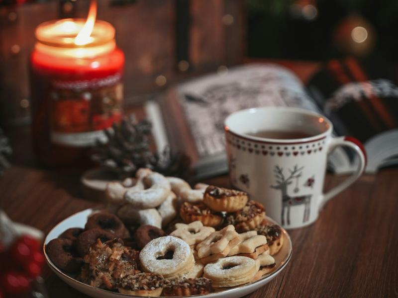 Decemberstemning: Fællessang og julefortælling